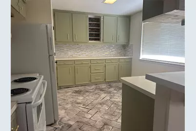 600 Normal Park #B, Huntsville, TX 77320 - Photo 4