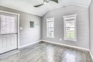 210 W Bell St, Fayetteville, TX 78940 - Photo 20
