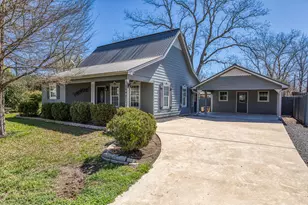 210 W Bell St, Fayetteville, TX 78940 - Photo 2