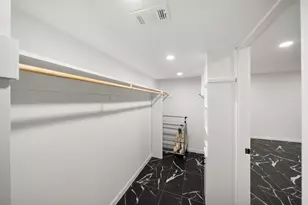 2101 Fountain View Dr, Houston, TX 77057 - Photo 22