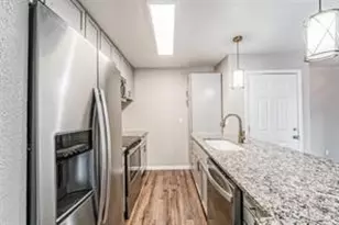 2822 S Bartell Dr, Houston, TX 77054 - Photo 2