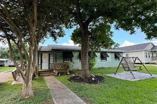 411 & 411 1/2 Humphrey Ave, Palacios, TX 77465 - Photo 1