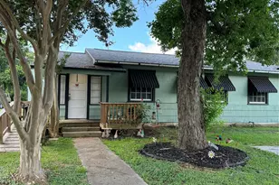 411 & 411 1/2 Humphrey Ave, Palacios, TX 77465 - Photo 2