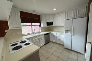 443 N Rivershire Dr, Conroe, TX 77304 - Photo 6