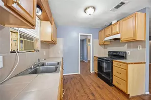 6929 Hoffman St, Houston, TX 77028 - Photo 10
