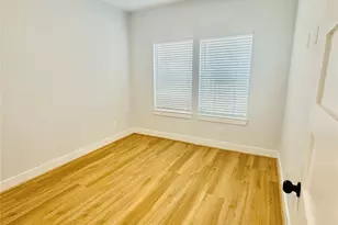 867 S Victory Dr, Houston, TX 77088 - Photo 6