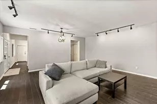402 Tuam St, Houston, TX 77006 - Photo 8