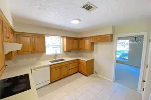 15102 Lakeview Dr, Jersey Village, TX 77040 - Photo 8