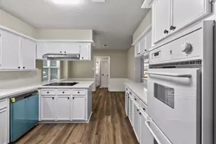 1915 7 Oaks Dr, Kingwood, TX 77339 - Photo 8