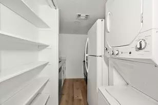 9009 Richmond Ave, Houston, TX 77063 - Photo 18