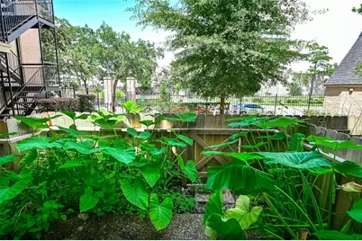 4515 Briar Hollow Place Drive #112, Houston, TX 77027 - Photo 16