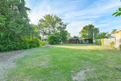 200 E Defee Avenue, Baytown, TX 77520 - Photo 2