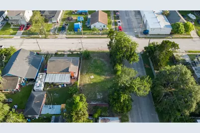 200 E Defee Avenue, Baytown, TX 77520 - Photo 6