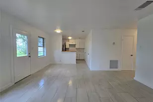 434 Long St, West Columbia, TX 77486 - Photo 10