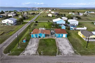 8 Mesquite Street E, Palacios, TX 77465 - Photo 4