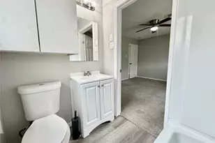 1302 Cypress St, Alvin, TX 77511 - Photo 12