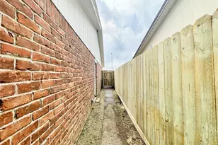 10019 Richtown Ln, Sugar Land, TX 77498 - Photo 16