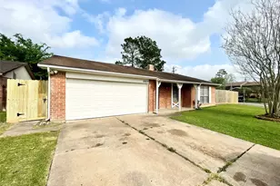 10019 Richtown Ln, Sugar Land, TX 77498 - Photo 2