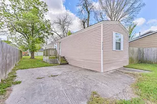 4702 10th St, Bacliff, TX 77518 - Photo 4