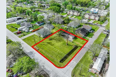 4702 10th Street, Bacliff, TX 77518 - Photo 2