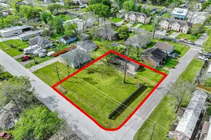 4702 10th St, Bacliff, TX 77518 - Photo 2