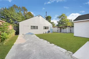 7659 Greenstone St, Houston, TX 77087 - Photo 14