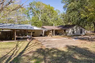776 S 1st St, Huntington, TX 75949 - Photo 34