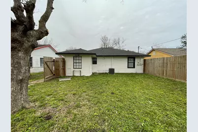 1941 N Avenue H, Freeport, TX 77541 - Photo 28