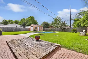 117 Tanglewood St, Baytown, TX 77520 - Photo 4