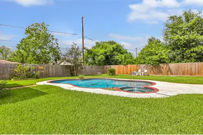 117 Tanglewood Street, Baytown, TX 77520 - Photo 8