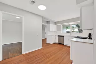 4106 Woodshire St, Houston, TX 77025 - Photo 10