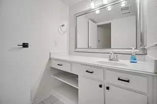 7575 Cambridge St, Houston, TX 77054 - Photo 16