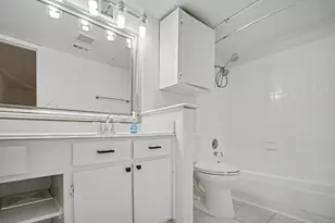 7575 Cambridge St, Houston, TX 77054 - Photo 14
