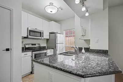 7575 Cambridge Street #3305, Houston, TX 77054 - Photo 6