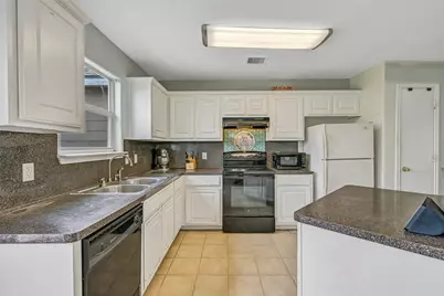 9022 Amberjack Drive, Texas City, TX 77591 - Photo 14