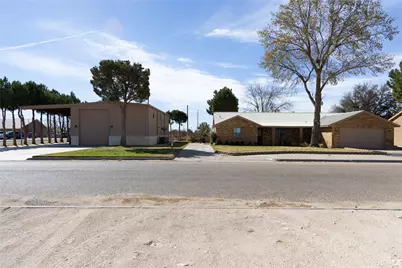 1015, 1017 E Tascosa Avenue, Kermit, TX 79745 - Photo 6