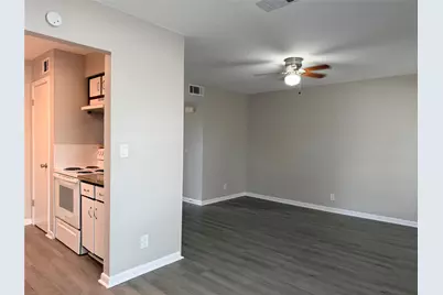 2101 6th Avenue N #6, Texas City, TX 77590 - Photo 4