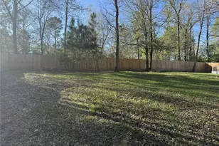 415 W Lake Dr, Livingston, TX 77351 - Photo 20