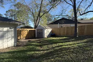 415 W Lake Dr, Livingston, TX 77351 - Photo 22