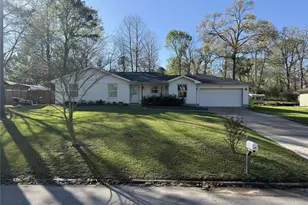 415 W Lake Dr, Livingston, TX 77351 - Photo 1