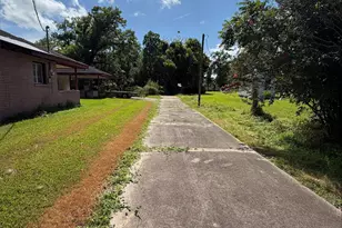 611 Live Oak St, Jones Creek, TX 77541 - Photo 6