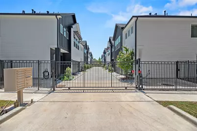 869 Mansfield Street #E, Houston, TX 77091 - Photo 2