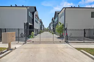 869 Mansfield St, Houston, TX 77091 - Photo 2