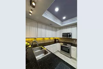 35 Litchfield Lane #229, Houston, TX 77024 - Photo 6