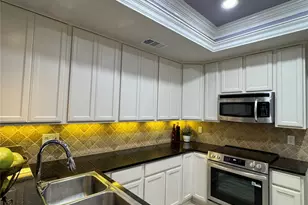 35 Litchfield Ln, Houston, TX 77024 - Photo 6