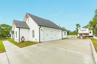 206 Black Oak Dr, Angleton, TX 77515 - Photo 10
