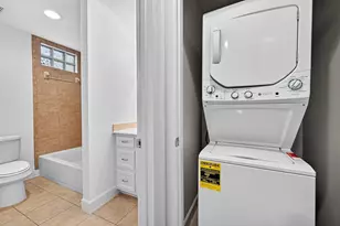 2710 Hullsmith Dr, Houston, TX 77063 - Photo 14