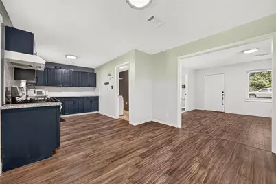 214 E Foley Street, Alvin, TX 77511 - Photo 4