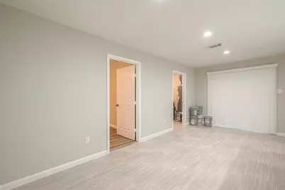 5755 Heron Drive, Houston, TX 77033 - Photo 10