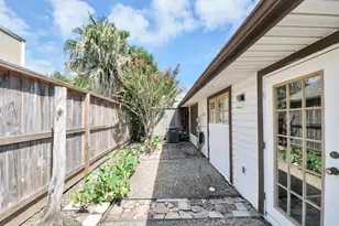1723 Plumbwood Way, Houston, TX 77058 - Photo 28